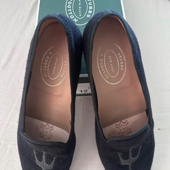 Stubbs & Wootton Black Loafers with Gray Trident Design display picture 1